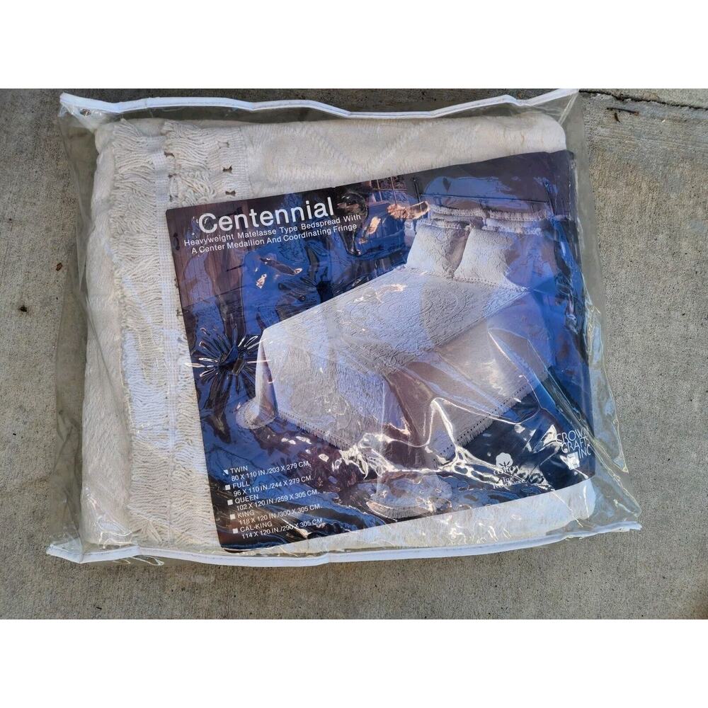 Crown Crafts TWIN Centennial Heavyweight Matelasse Type Bedspread W/ Center...